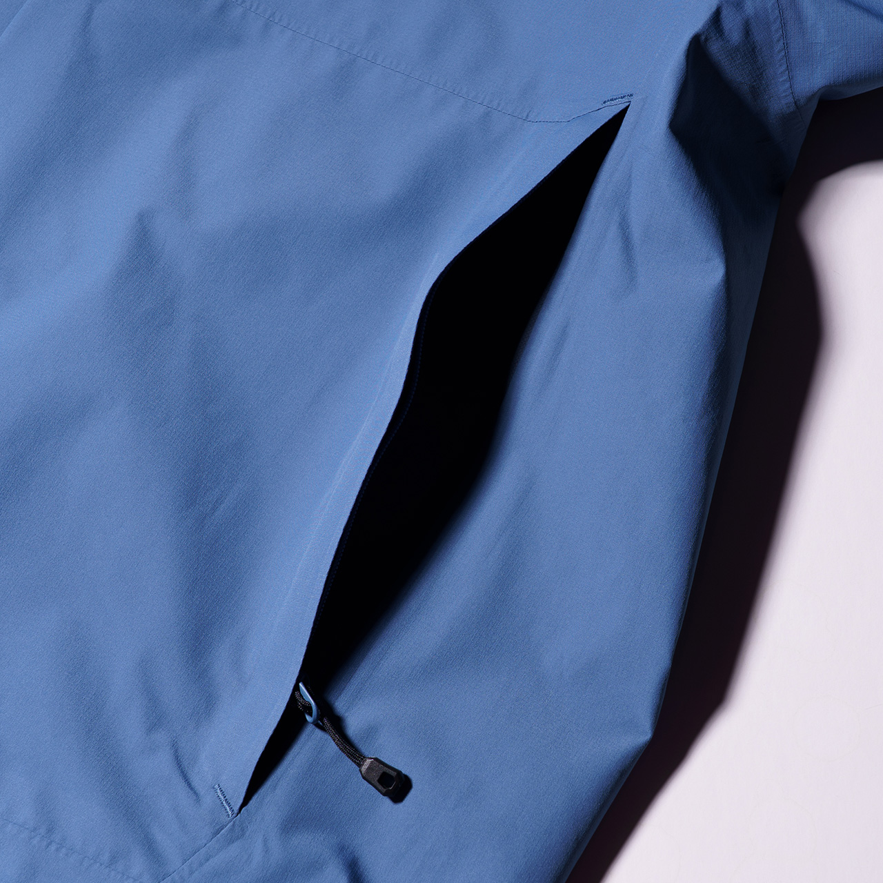 ネストシェルジャケット